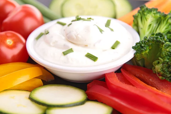 Vegetables and dip — Stock Photo, Image