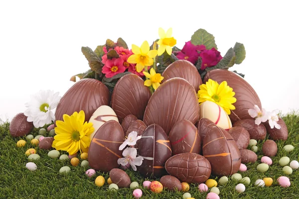 Montão de ovos de Páscoa de chocolate — Fotografia de Stock
