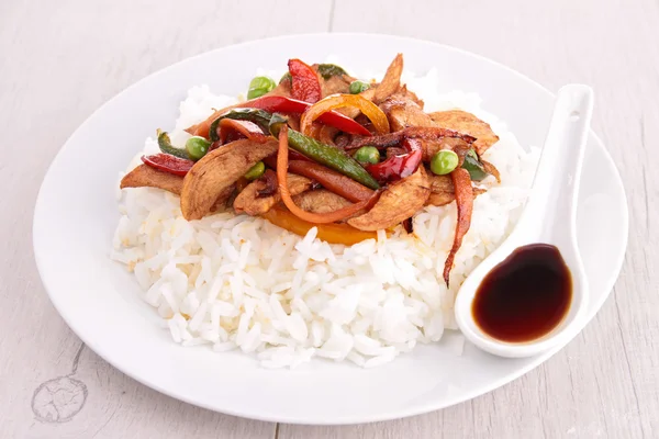 Arroz y verduras a la parrilla — Foto de Stock