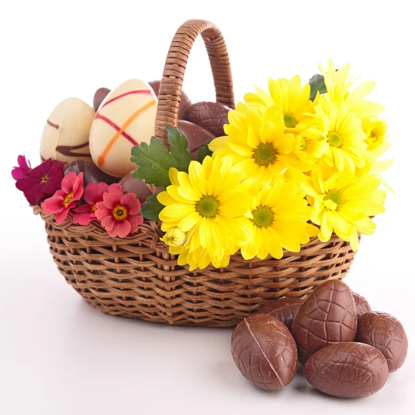 Easter basket with egg — Stock Photo, Image