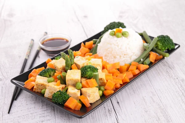 Tofu frito y verduras — Foto de Stock