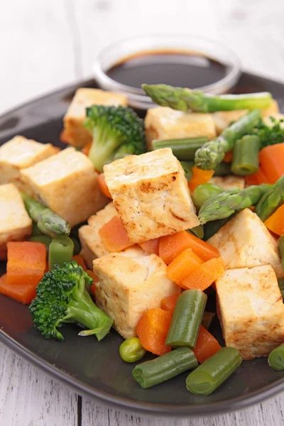 Gefrituurde tofu en groenten — Stockfoto