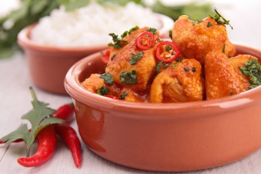 Körili tavuk ve pilav.