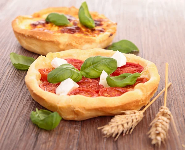 Domatesli pizza — Stok fotoğraf