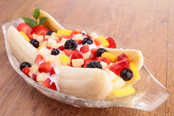 Fresh fruit salad — Stock Photo, Image