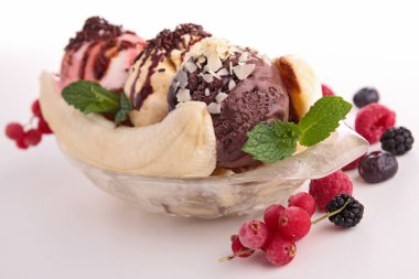 gurme banana split ve çilek