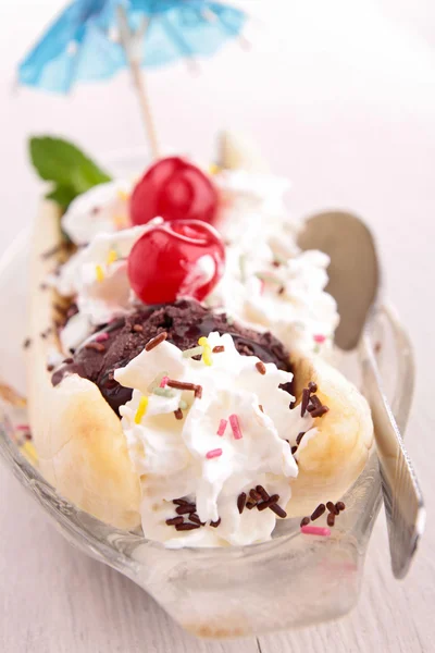 Gourmet banana split — Stock Photo, Image