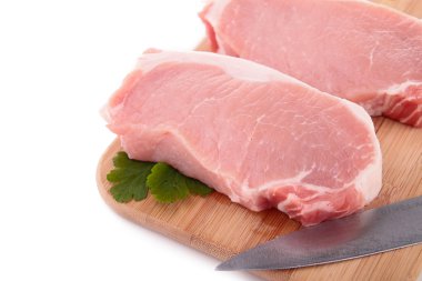 çiğ et beyaz üzerinde izole