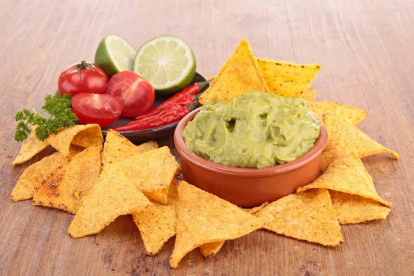 Guacamole with tortilla chips — Stock Photo, Image