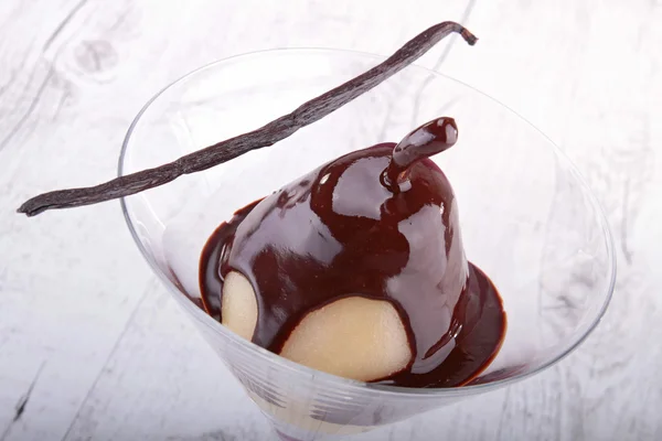 Pera con salsa al cioccolato — Foto Stock