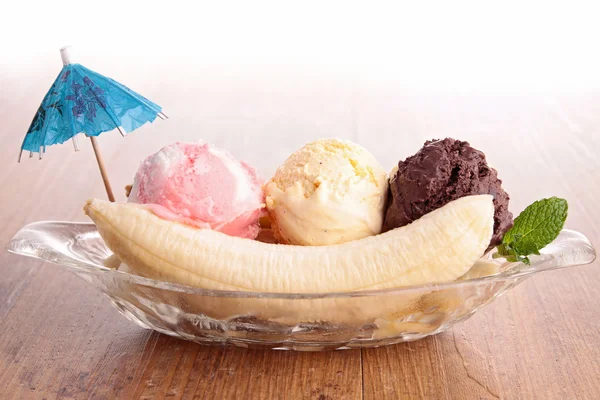 Banana split — Stock Photo, Image