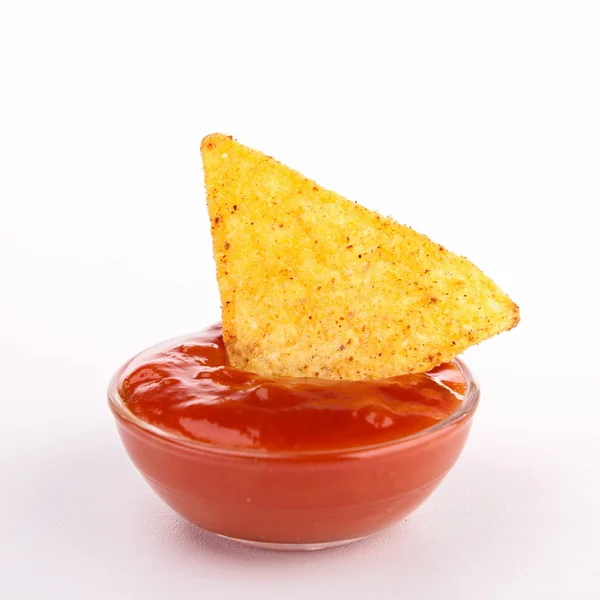 Tomatensauce und Tortilla-Chips — Stockfoto