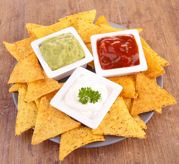 Tortillachips en dip — Stockfoto