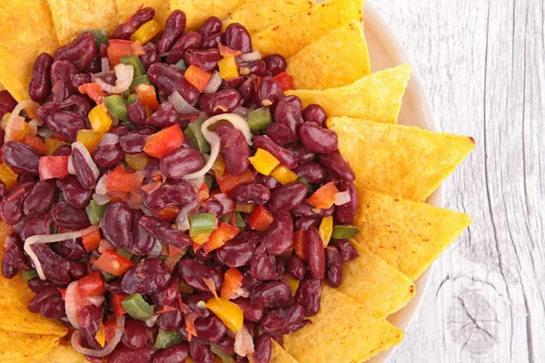 Teller mit Nachos — Stockfoto