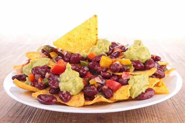 Teller Nachos mit Guacamole — Stockfoto