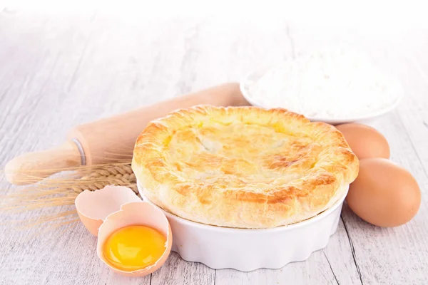 Ei, meel en kip pot pie — Stockfoto