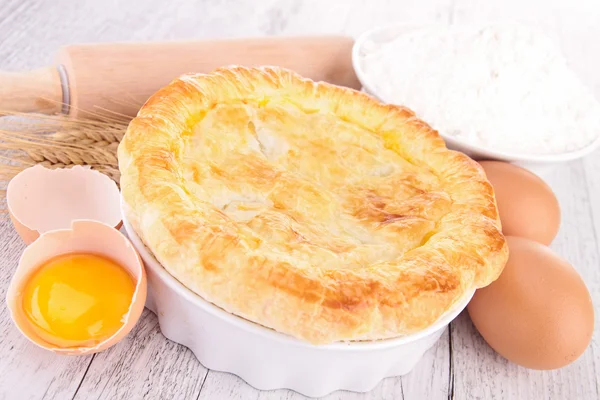 Pastel de huevo, harina y pollo —  Fotos de Stock