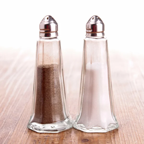 Pepper mill and salt — Stock Photo, Image