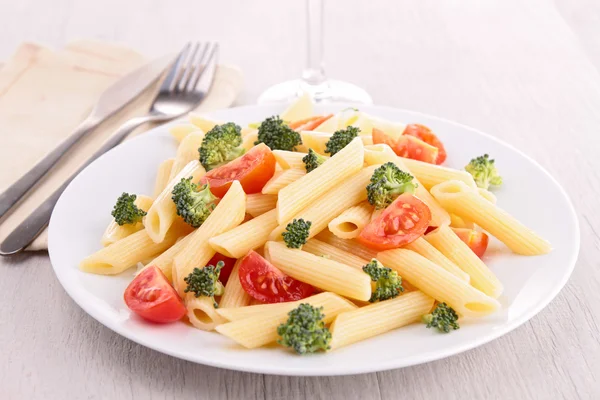 Plate of pasta with vegetables — Stock Photo, Image