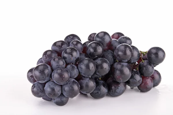 Na białym tle winogron — Zdjęcie stockowe