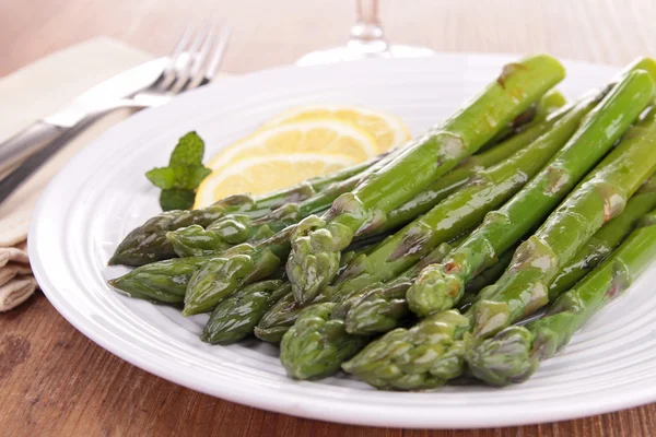 Insalata di asparagi freschi — Foto Stock