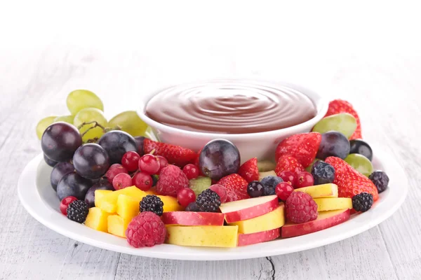 Chocolate sauce and assorted of fruits — Stock Photo, Image