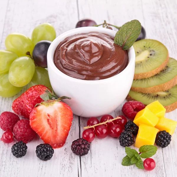 Chocolate sauce and fruits — Stock Photo, Image