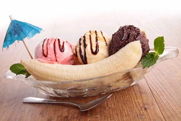 Banana split — Stock Photo, Image