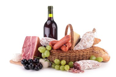 sosis, jambon ve şarap ile hasır sepet