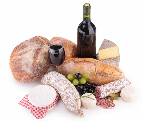 Composição com vinho, pão, queijo e salsicha — Fotografia de Stock