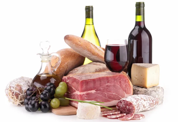 Composición con vino, salchicha y pan — Foto de Stock