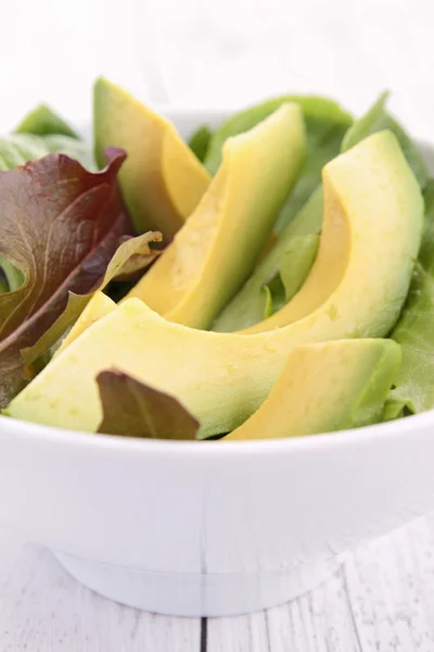 Fechar na salada de abacate — Fotografia de Stock