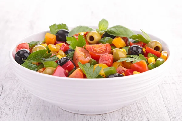 Bol de ensalada de tomate —  Fotos de Stock