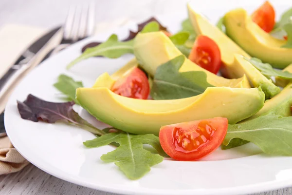 Salade met avocado en cherry tomaat — Stockfoto