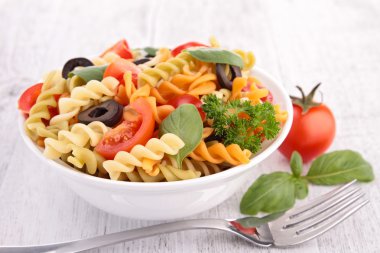 Makarna Salatası