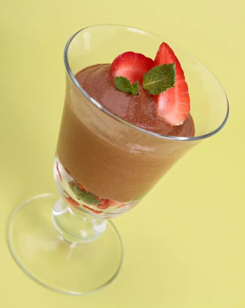 Mousse al cioccolato e fragola — Foto Stock