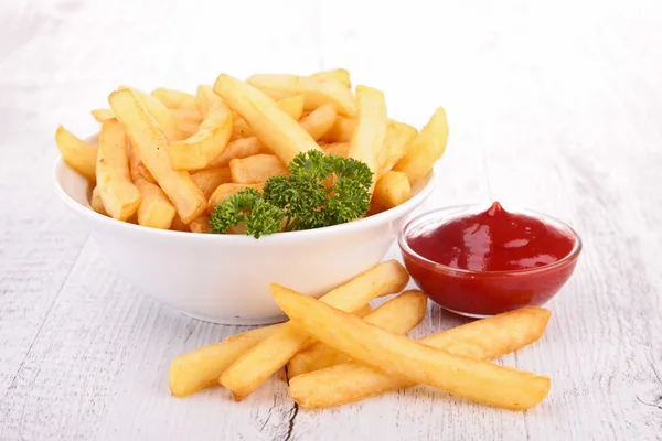 Papas fritas y salsa de tomate —  Fotos de Stock