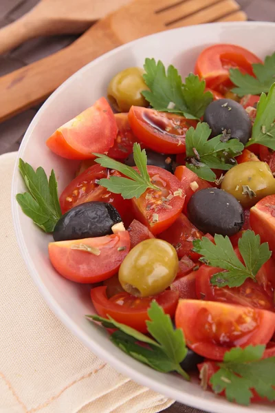Salada de tomate com ervas — Fotografia de Stock