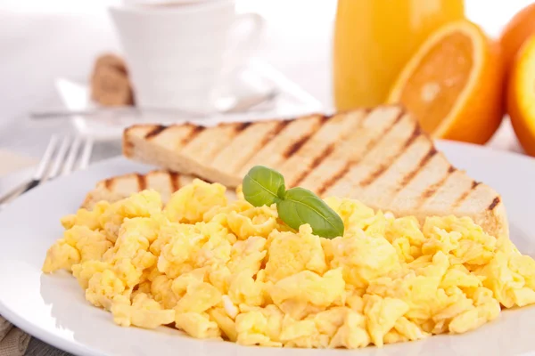 Scrambled egg with toast — Stock Photo, Image