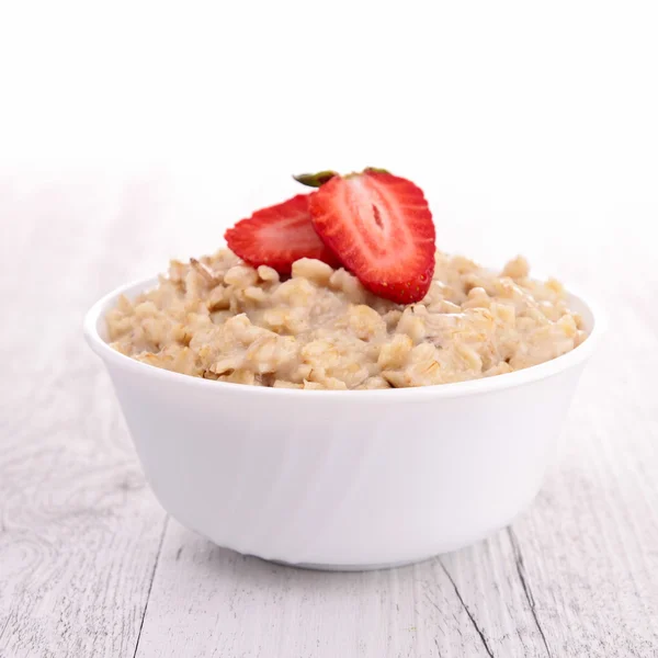 Bowl of porridge and berry — Stock Photo, Image