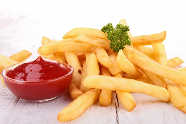 Kızarmış patates ve ketçap.