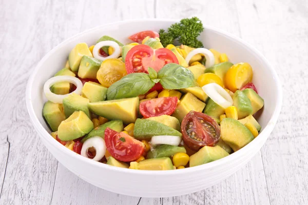 Salată de avocado și roșii — Fotografie, imagine de stoc