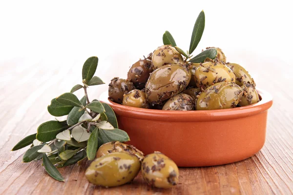 Aceitunas y ramas verdes — Foto de Stock