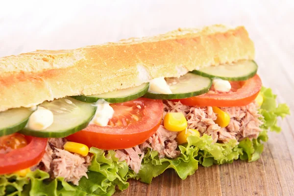 Tonhal szendvics — Stock Fotó