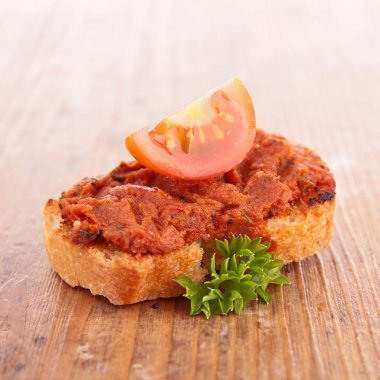 ekmek ve tapenade