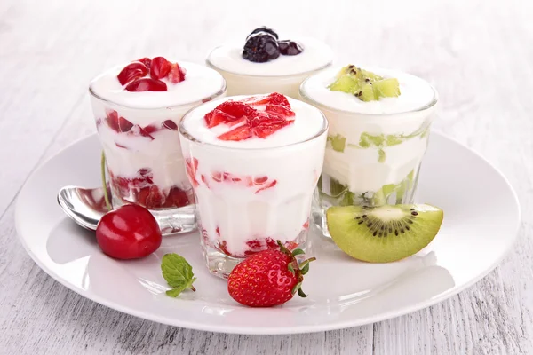 Ovoce a jogurt — Stock fotografie