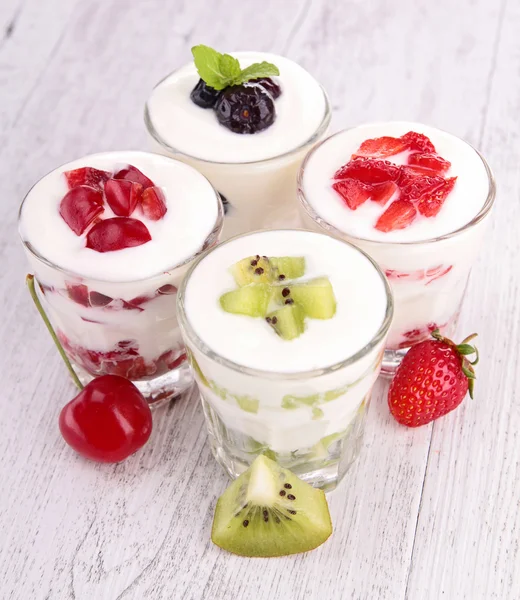 Fruits and yogurt — Stock Photo, Image