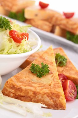 tortilla patates ve domates ile