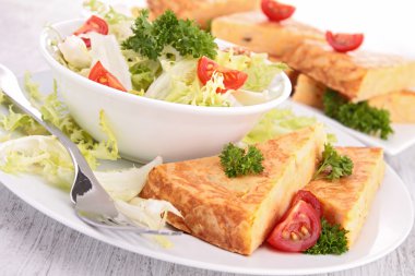 tortilla patates ve salata