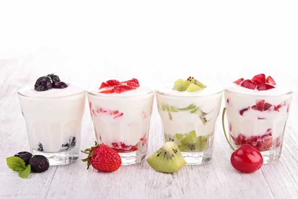 Фруктів йогурт — стокове фото